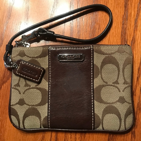 Coach Logo Wristlet Great Condition! - Picture 1 of 4